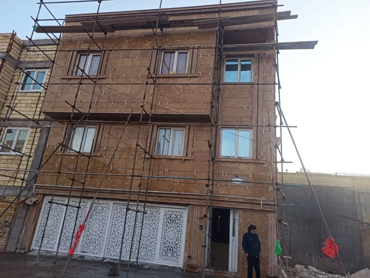 منزل ویلایی  دوطبقه در به ساختمان شهرک صادقیه