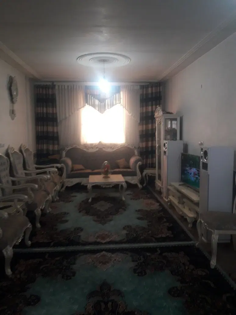 واحد مسکونی ط اول سفیدار