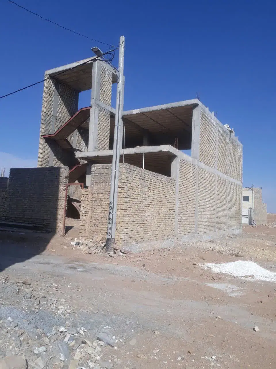منزل نیمه ساز میبد