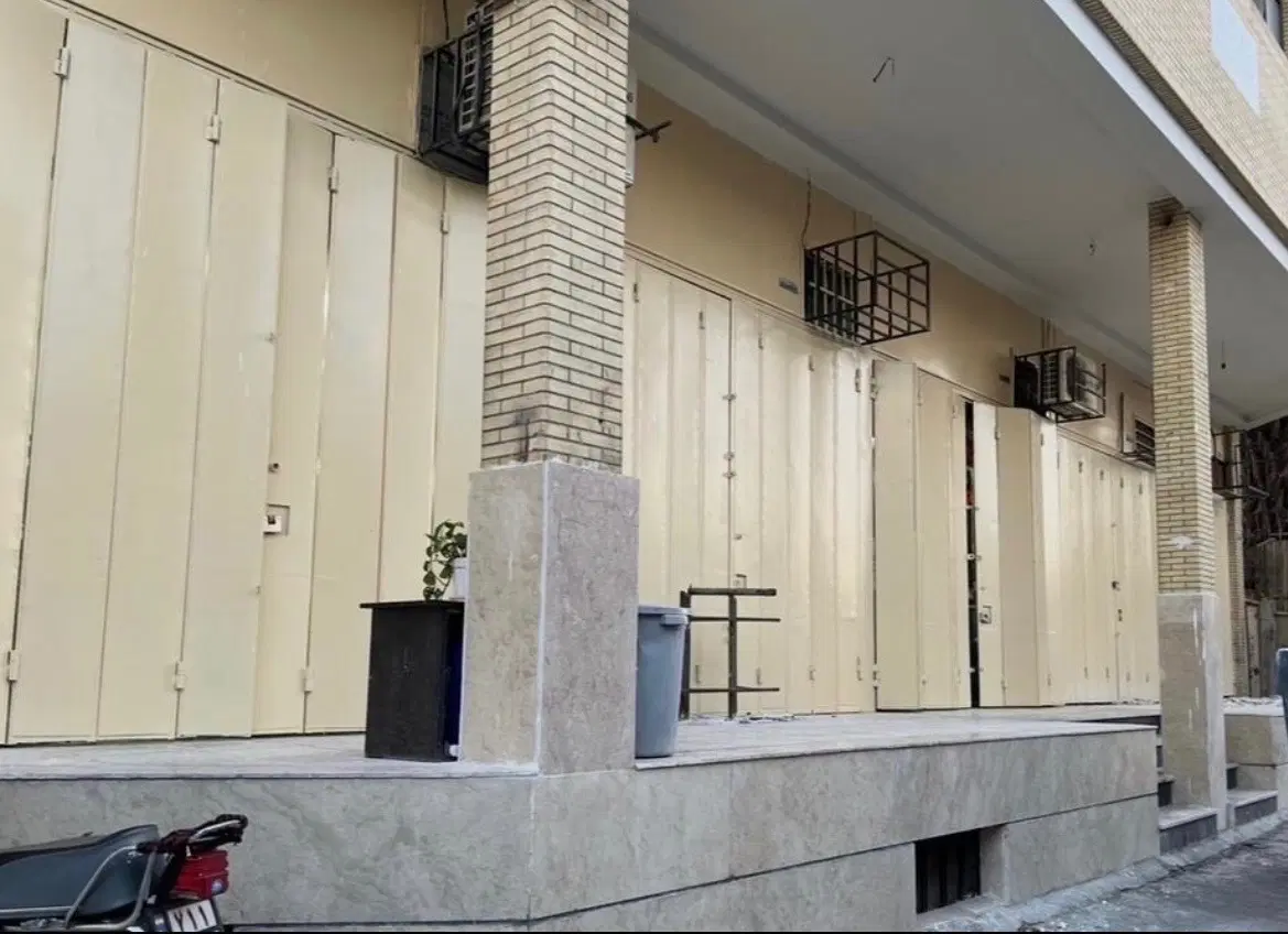 ۵تا مغازه به متراژ ۱۶ تا ۲۵  سر قفلی مالکیت