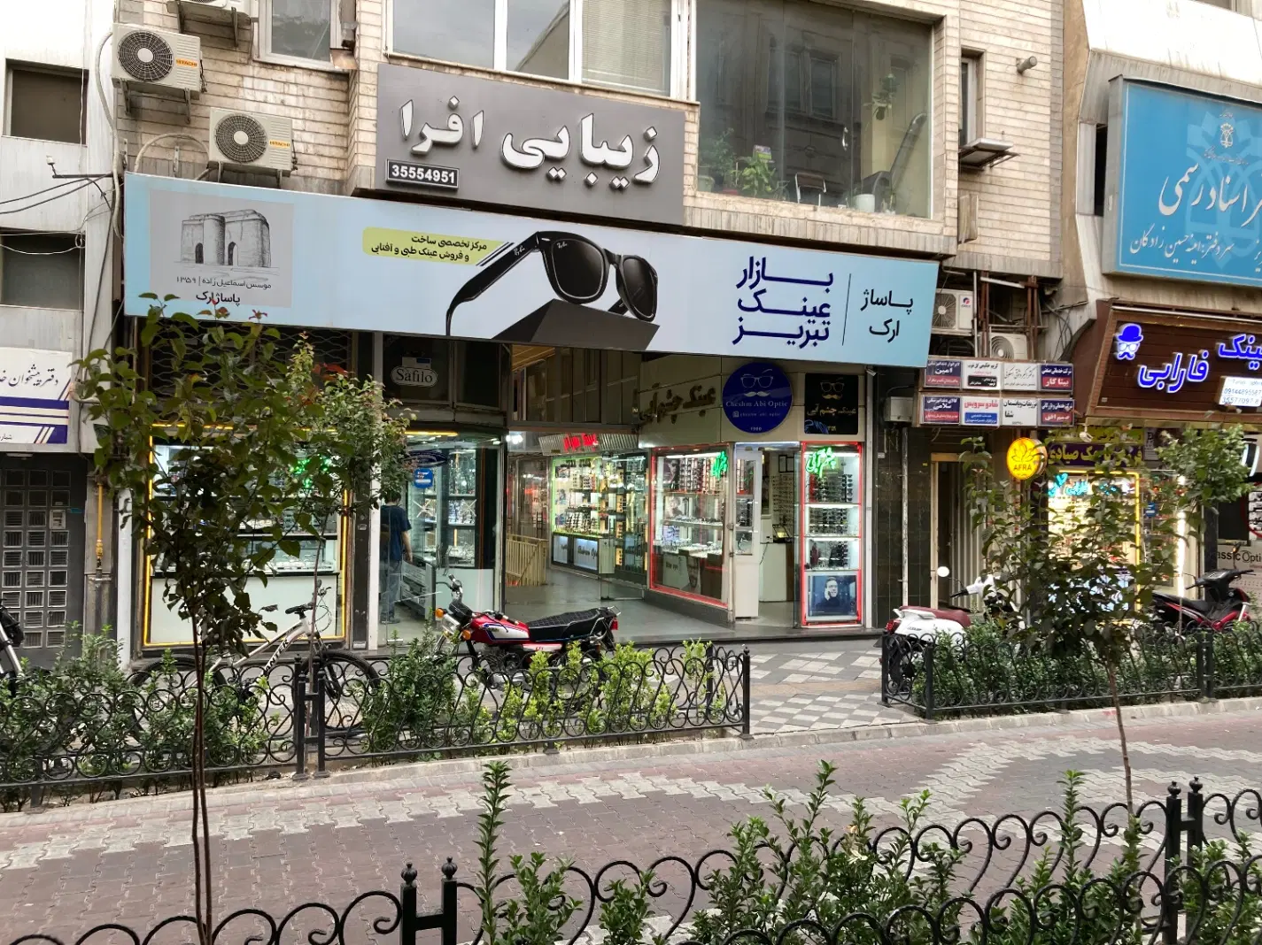 مغازه در پاساژ ارک طبقه پایین