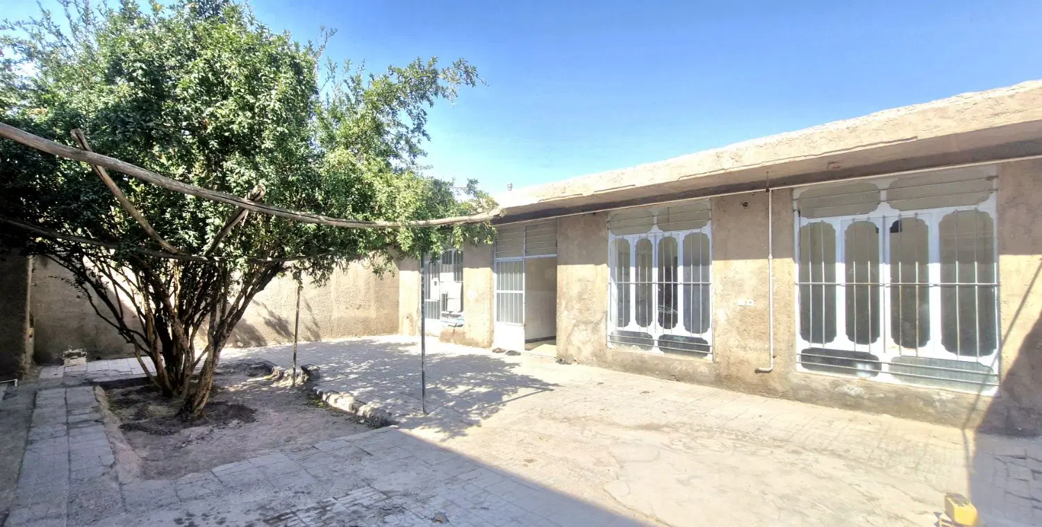 همکف ویلایی ۳۰۰ متری مناسب اتباع