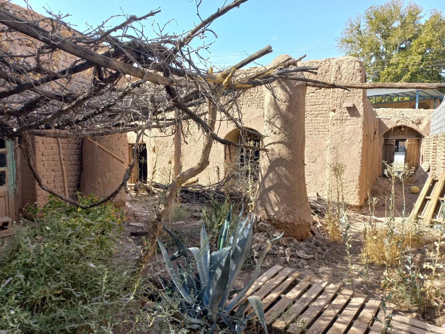 خانه گلنگی در حجت اباد چوپار