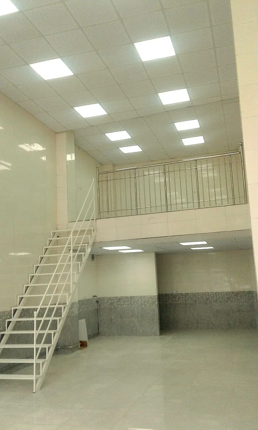 مغازه ۷۰ متری . وحدت