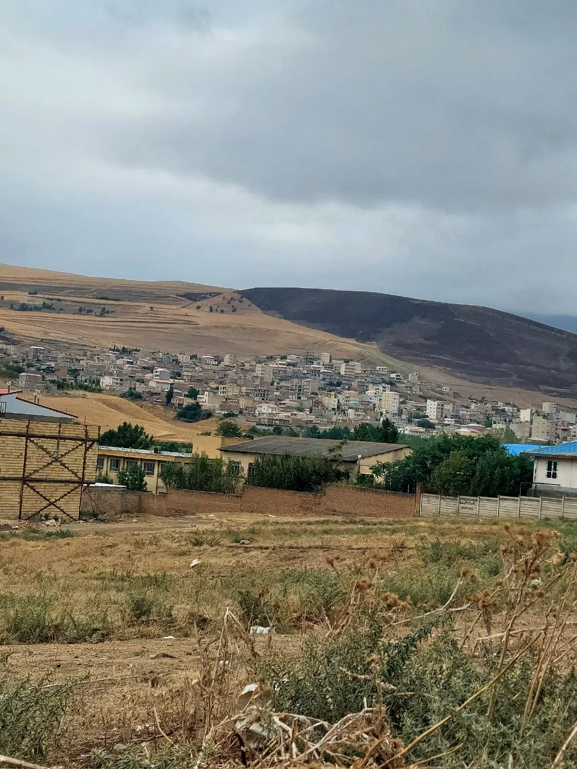 زمین هلال احمر
