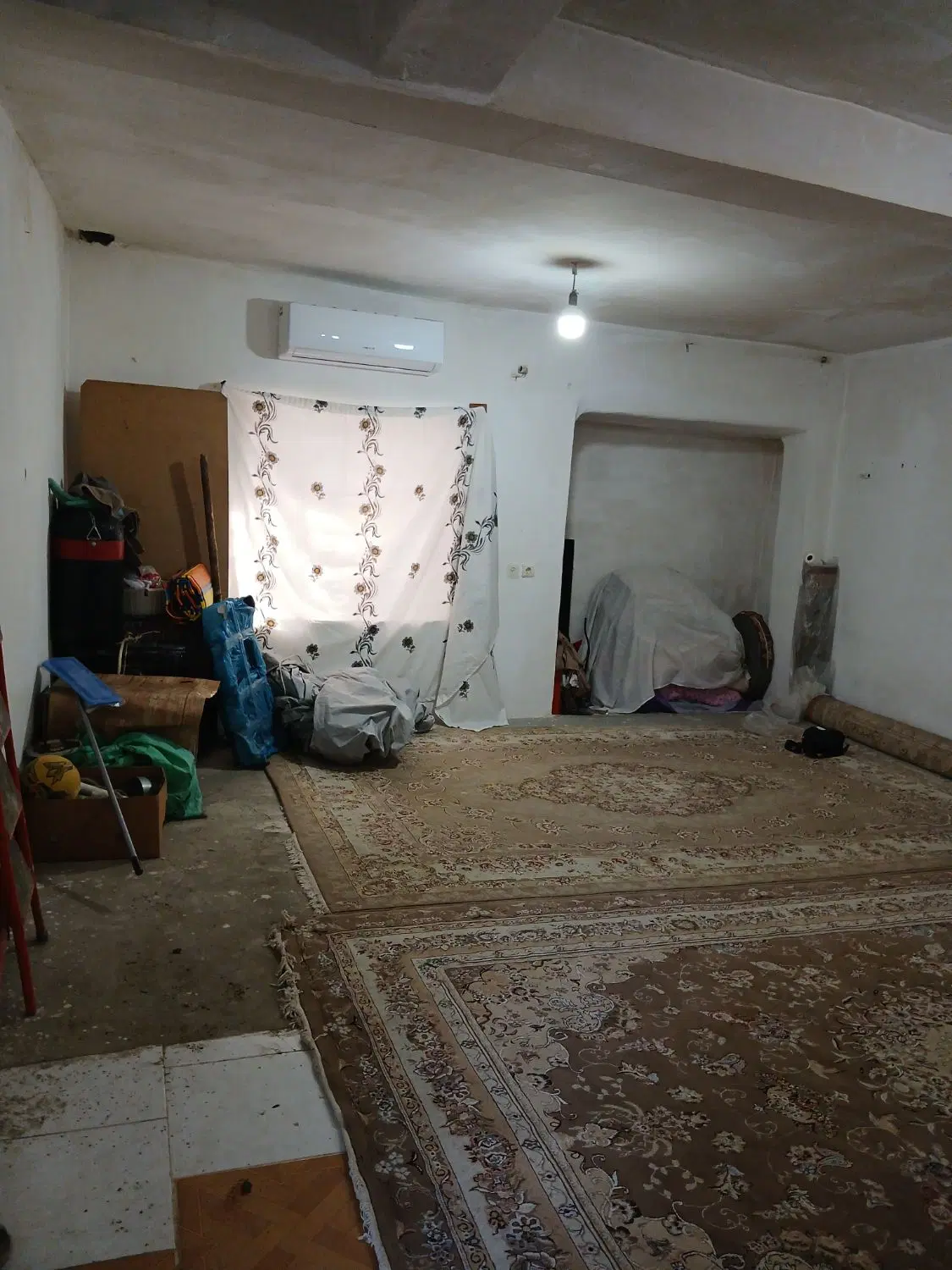 ۲۰۰متر ۸۸متر بنا یک خوابه با جای پارک