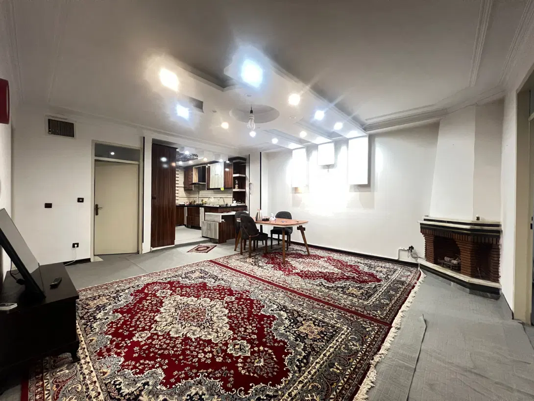 ۷۸ متر روبه خیابان طبقه اول ( پارکینگ انباری سند)