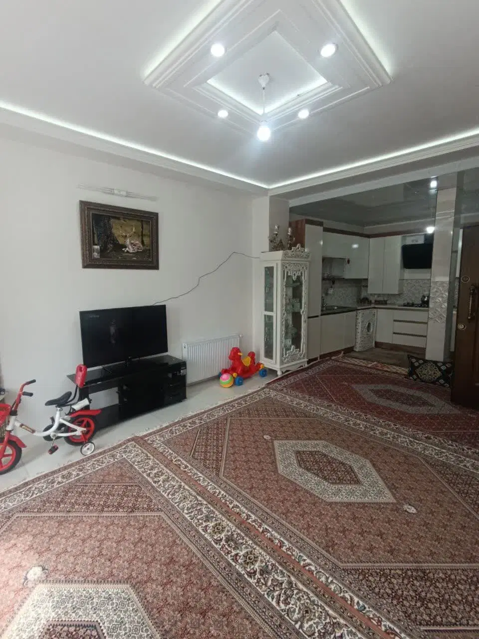 فروش سه طبقه مسکونی در خ بعثت کوچه کوثر