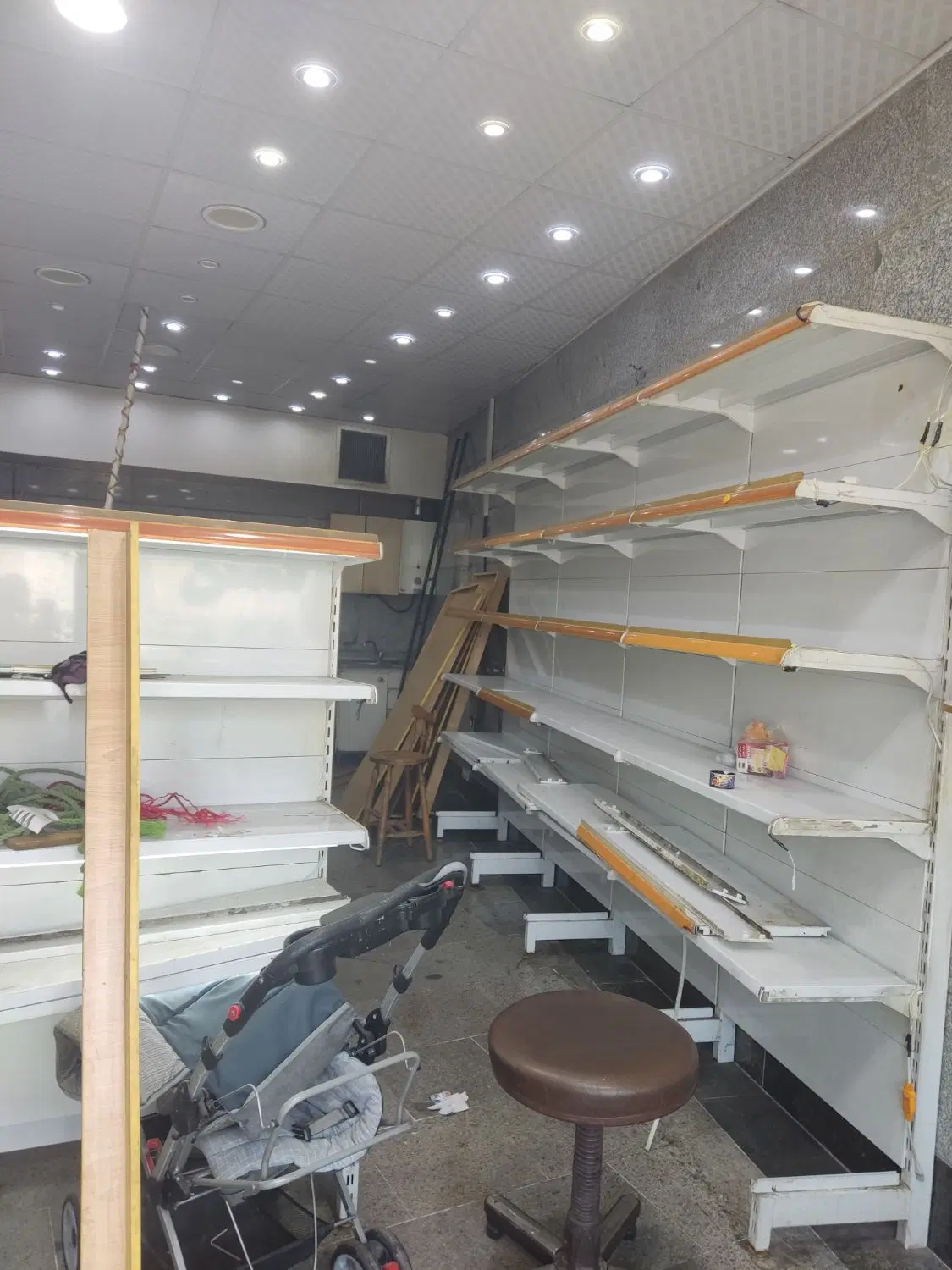 فروش مغازه تجاری میدان شهرک ناز