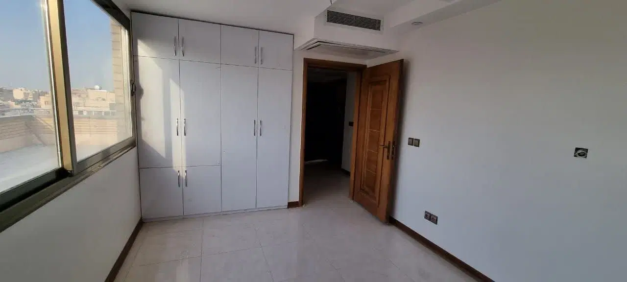 آپارتمان 135متری نوساز چهارباغ بالا