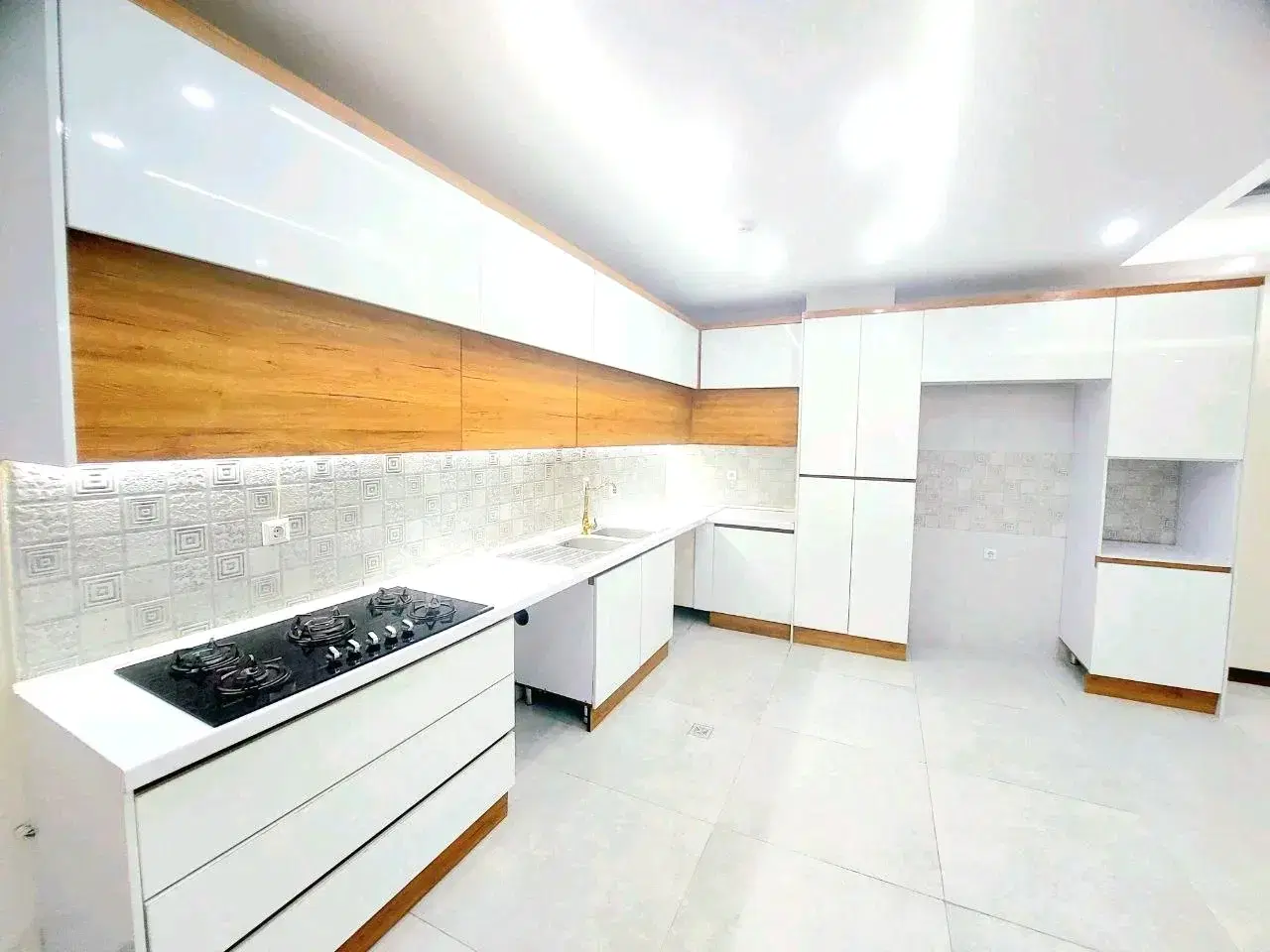 ۹۰متری مهندسی ساز_سندتکبرگ_ساختمان برند_فول دیزاین