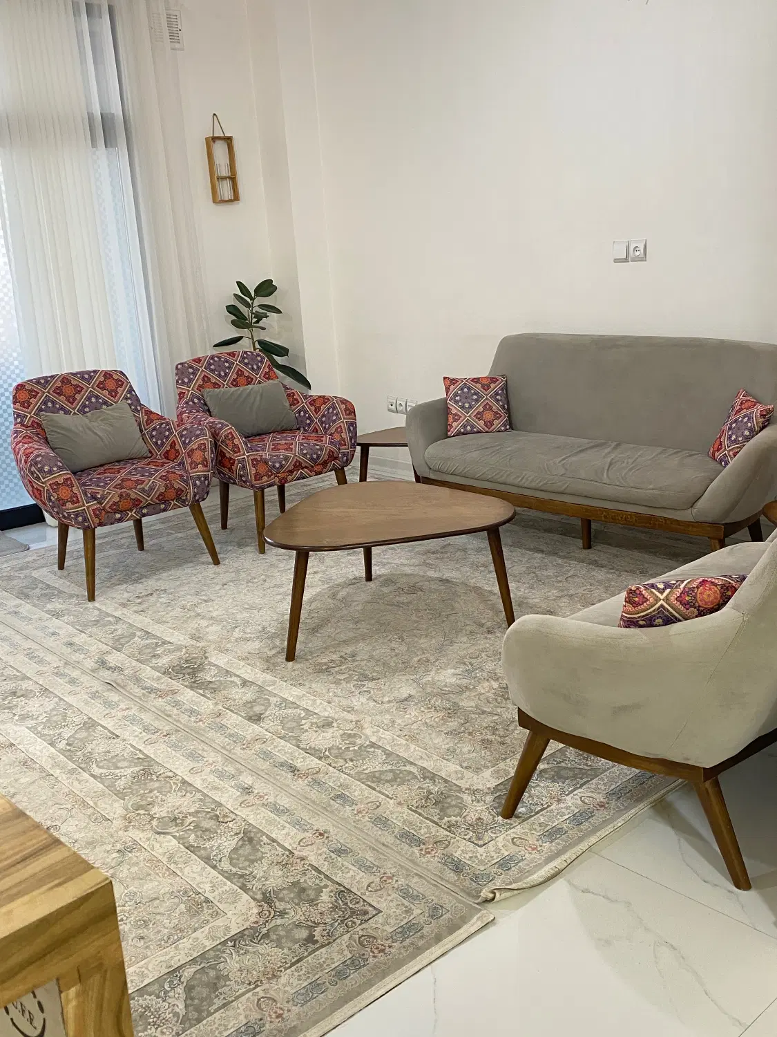 منزل مسکونی دو طبقه مجزا