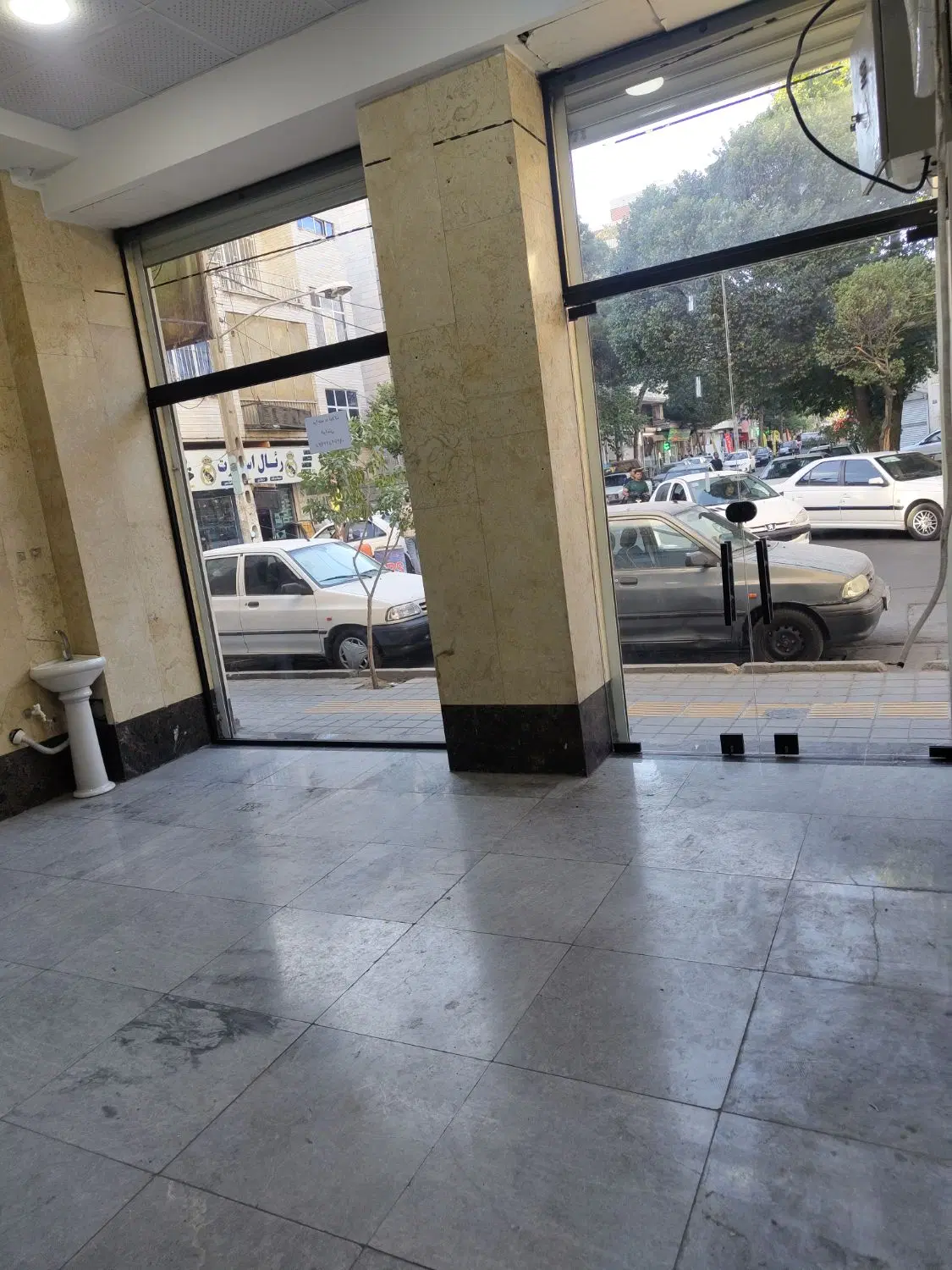مغازه حدود سی متری خ احمدحسینی