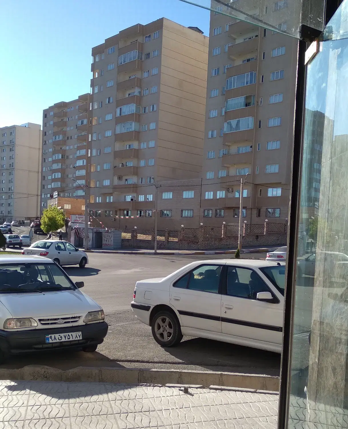 آپارتمان آسمان آبی ورودی پونک
