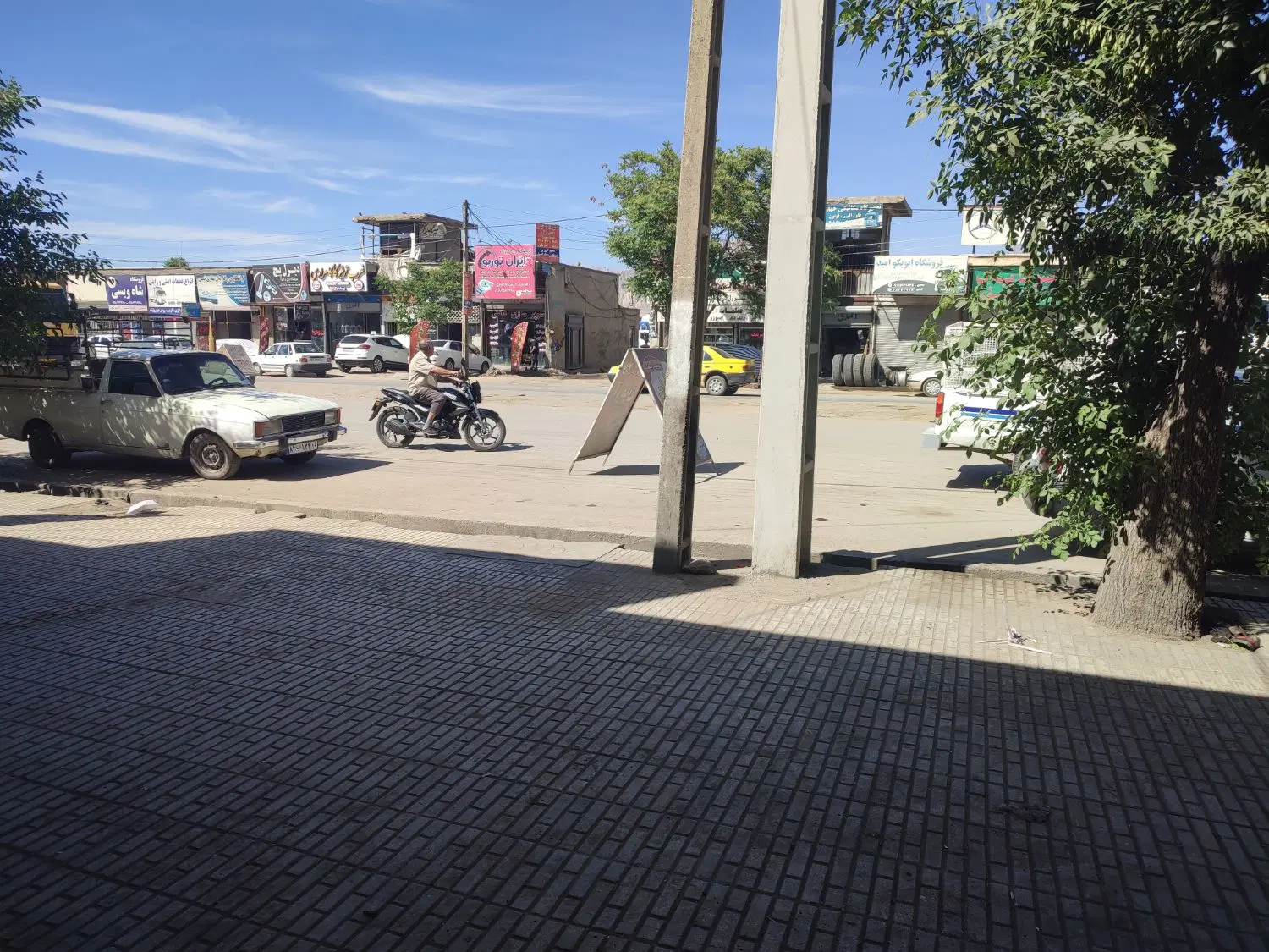 مغازه دیزل آباد بر خیابان