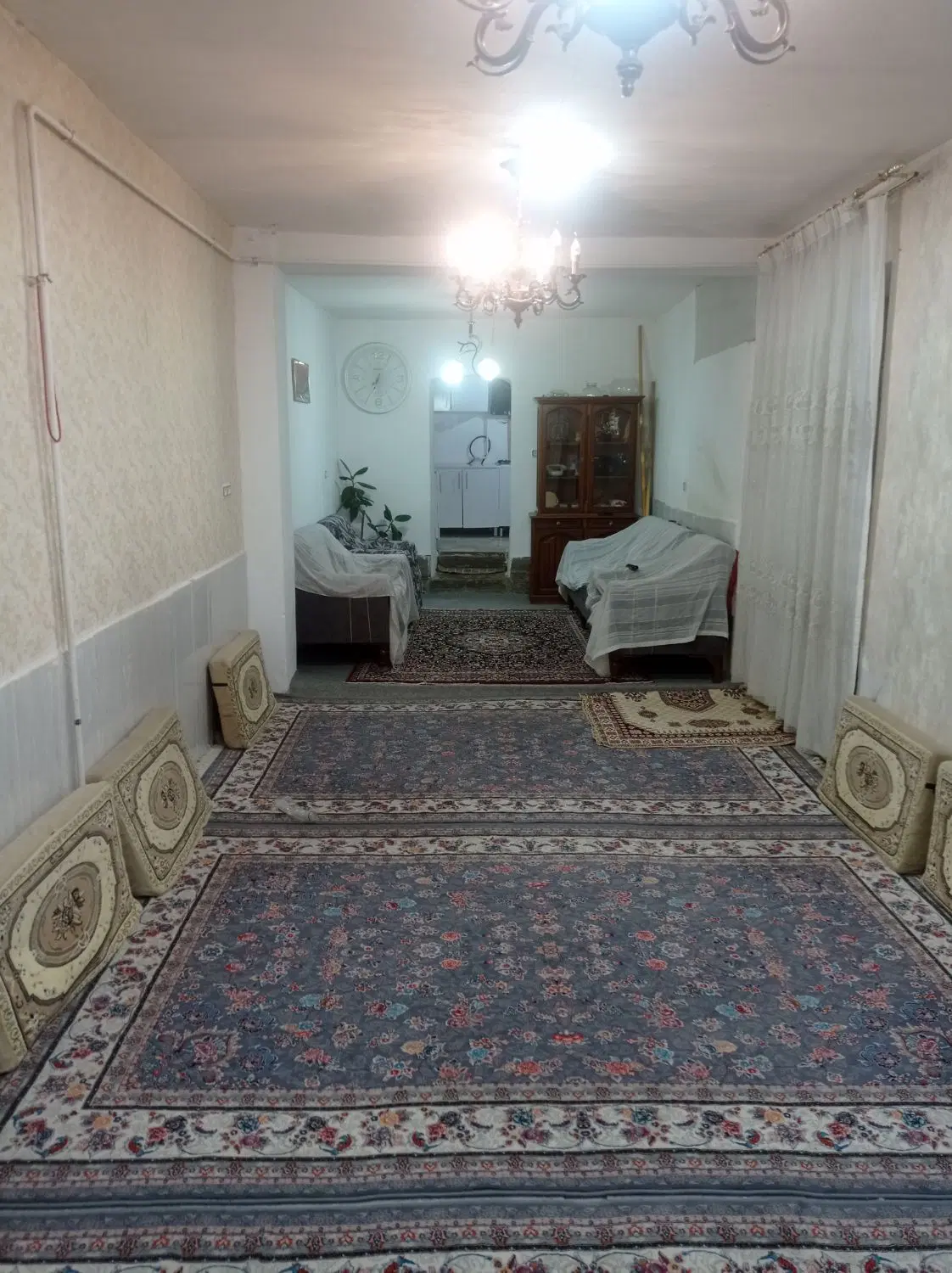خانه کلنگی وسط شهر سه نبش کوچه ازاد