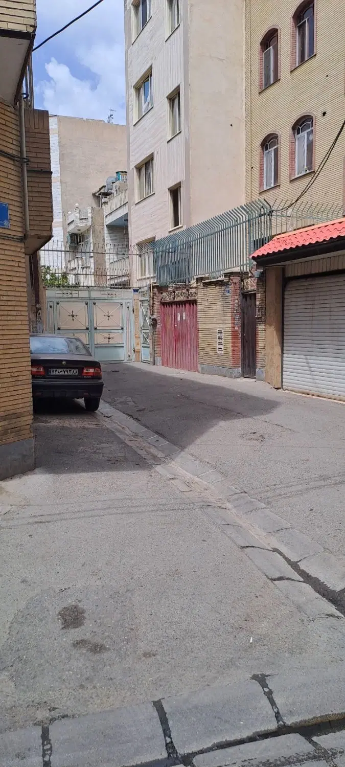 ۶۲ متری زربافیان
