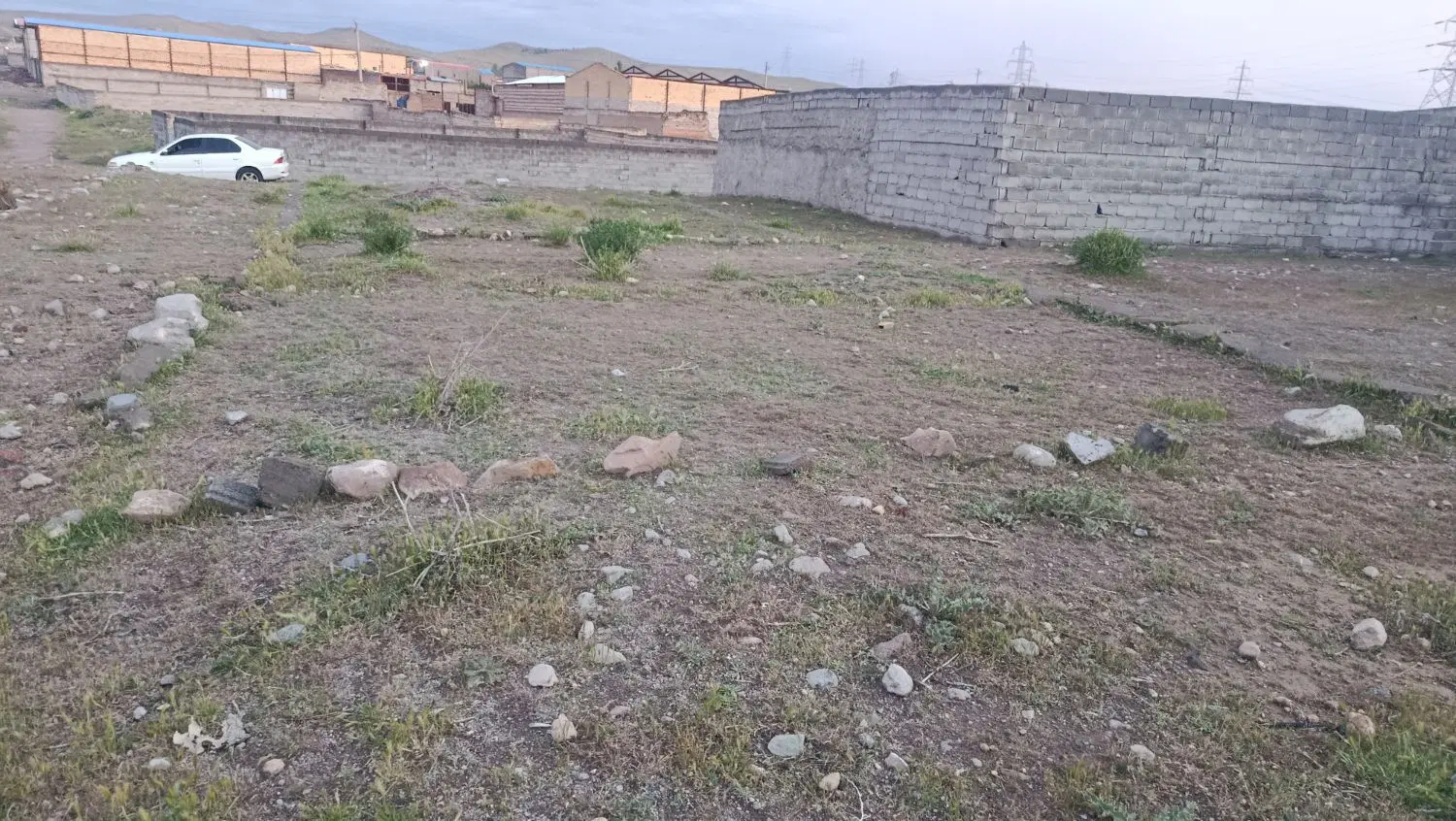 زمین در آخماقیه