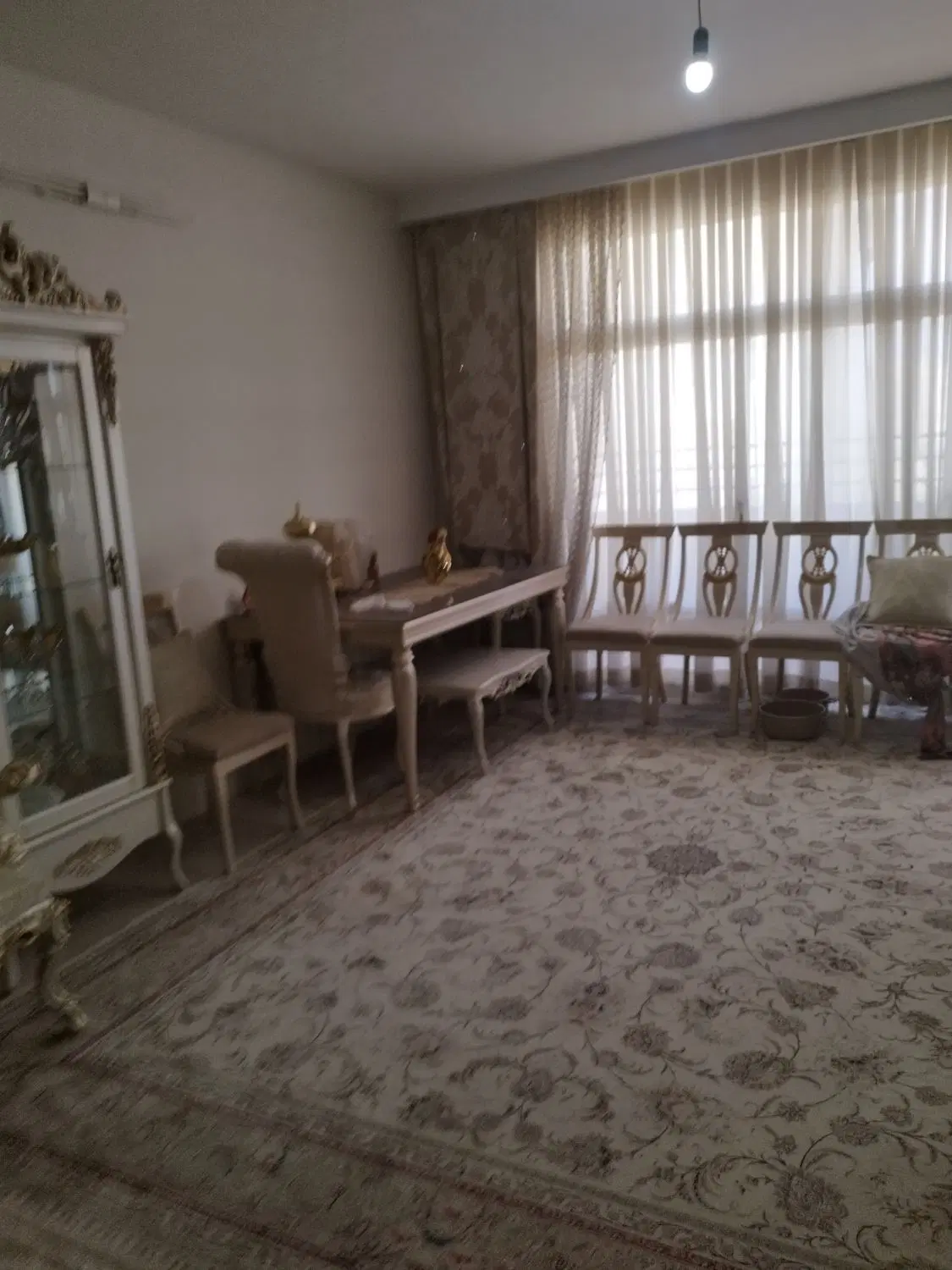 یک واحد آپارتمان۸۰متری شیک و تمیز