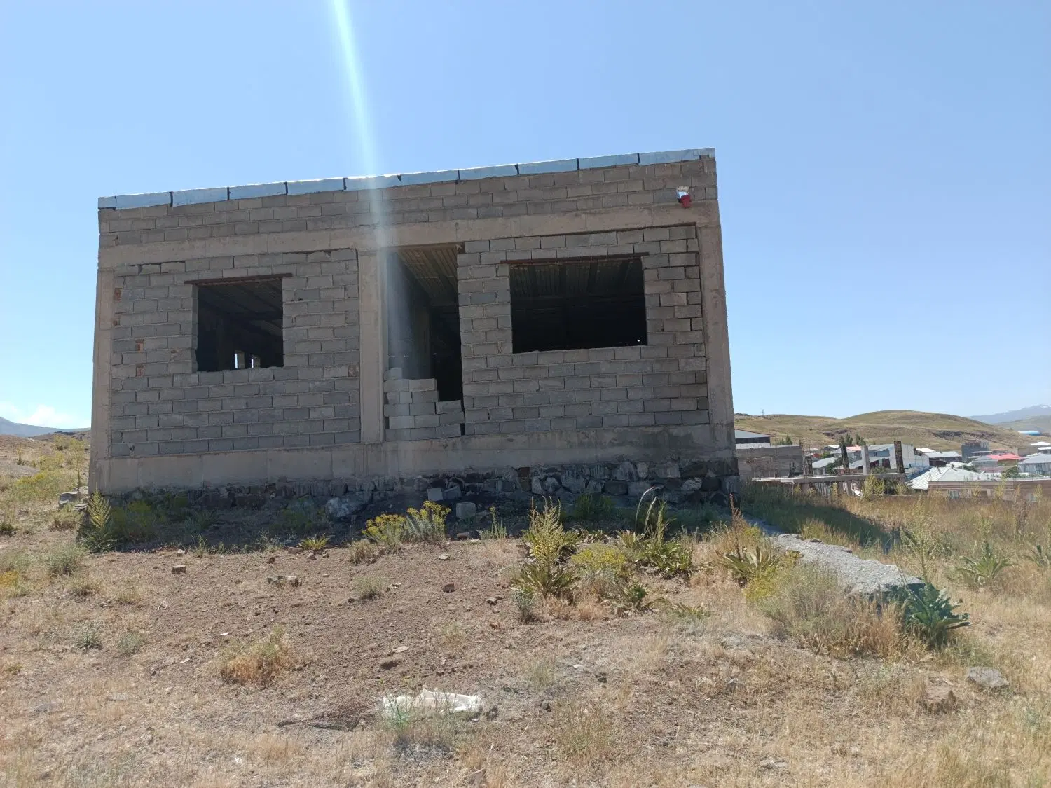 خانه ویلایی نیمه کاره در علی آباد