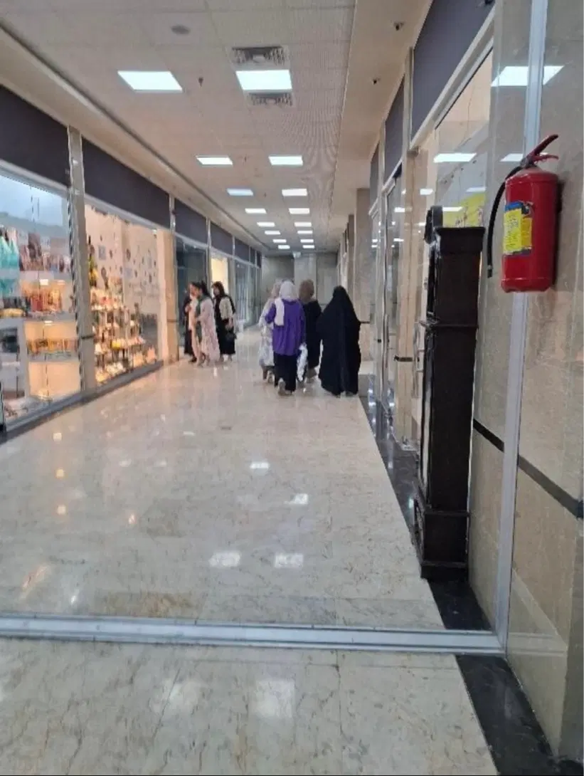 دو باب مغازه به متراژ ۱۴و۲۵اجاره داده میشود