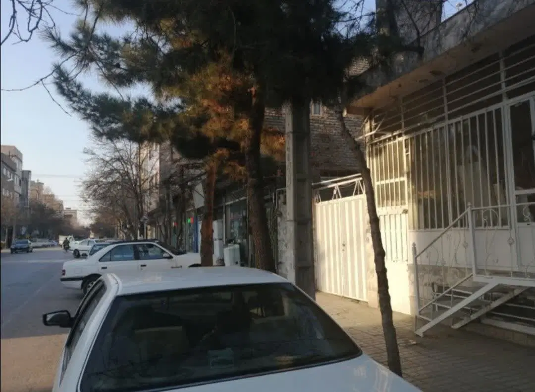 مغازه با زیرزمینی