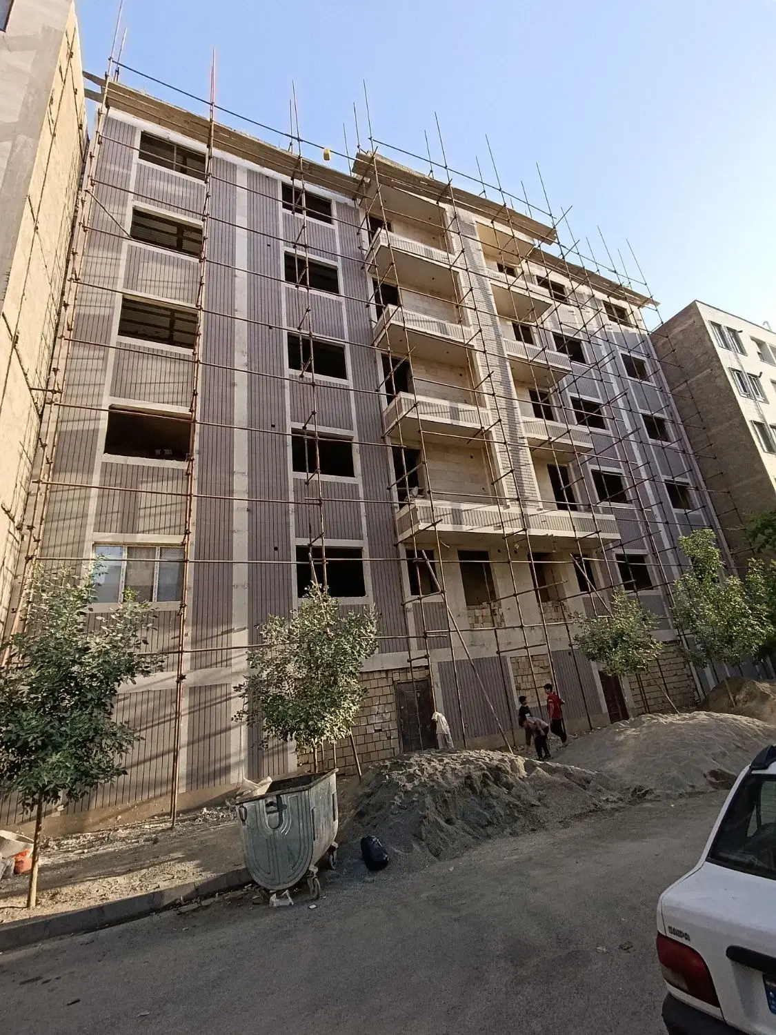 فروش یک واحدپیش فروش ۱۲۵متری
