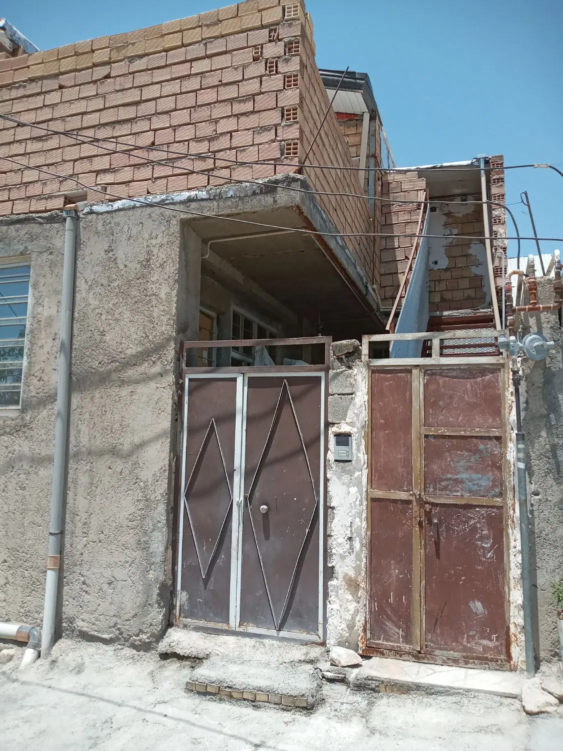 یک باب منزل مسکونی اجاره داده میشود