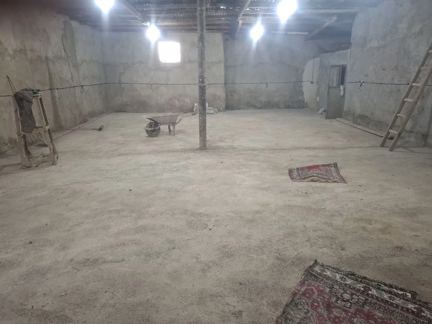 کارگاه یا انباری ۱۵۰ متری