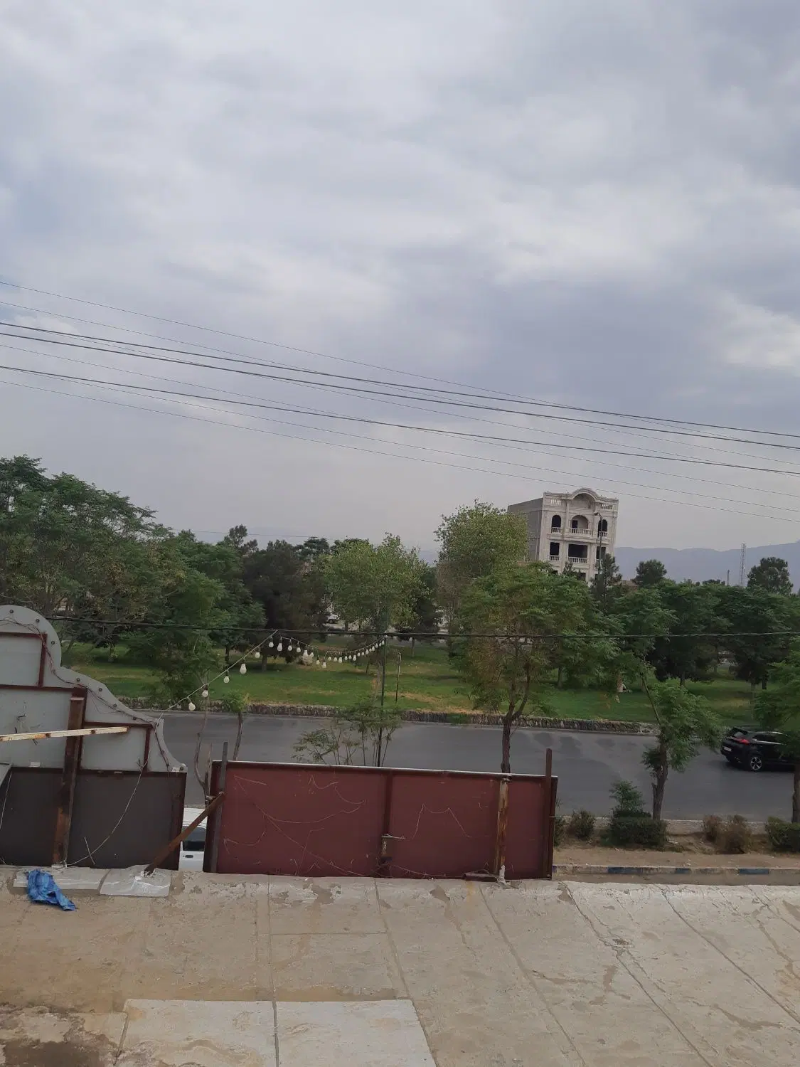 زمین فروشی