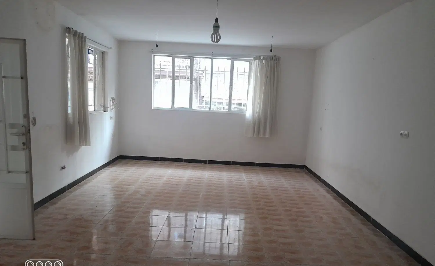 خانه اجاره ای دو خوابه کابینت و کمد دیواری حیاط