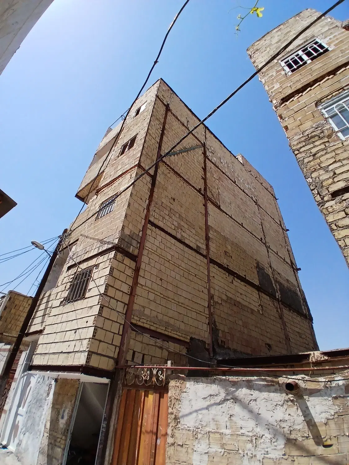 سه عدد آپارتمان سفت کاری گچ خاک دوخواب