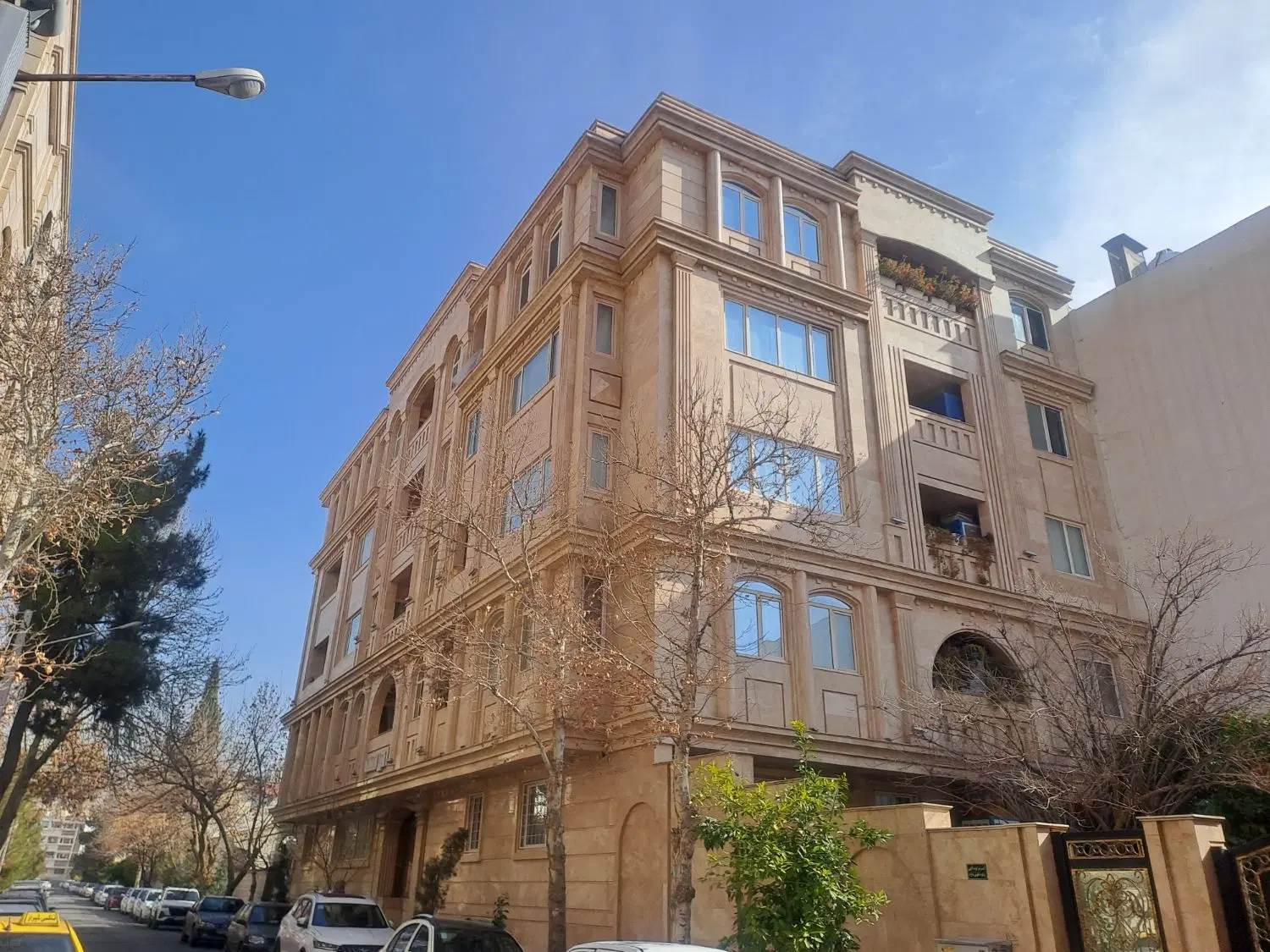 فروش آپارتمان ۲۰۰ متری قدوسی شرقی