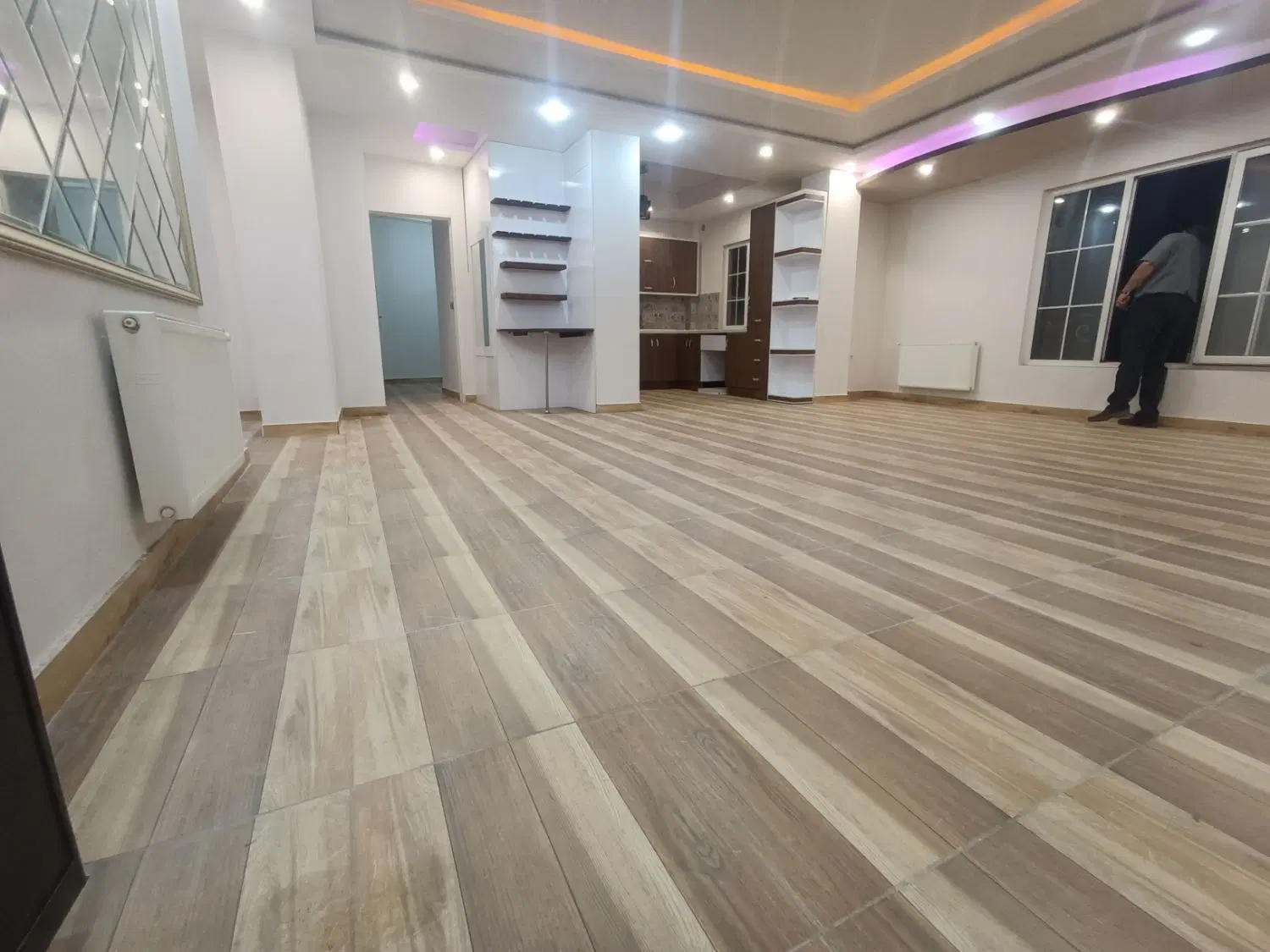 آپارتمان۱۳۰متری۳خواب قلب شهرسنددار پارکینگ اختصاصی