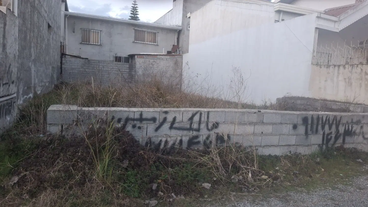 زمین فروش
