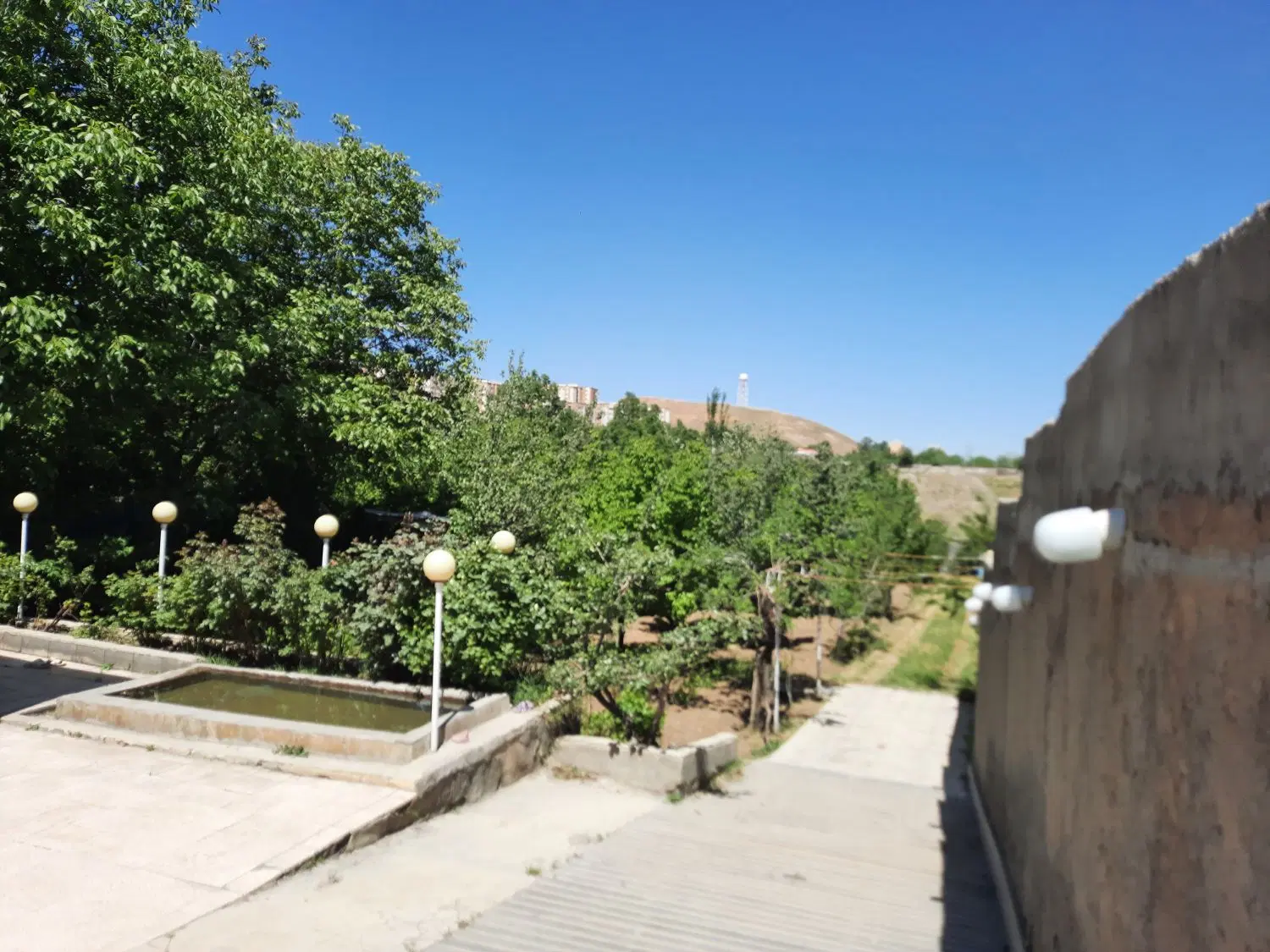 باغ در بالای شهرک بهشتی