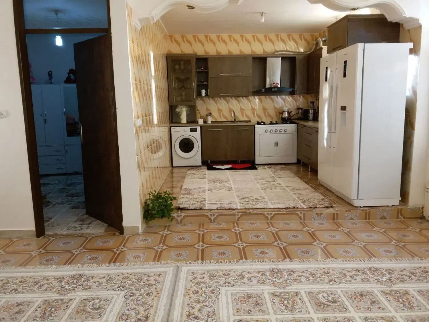 آپارتمان(فقط به خانواده دو نفره اجاره داده می‌شود)
