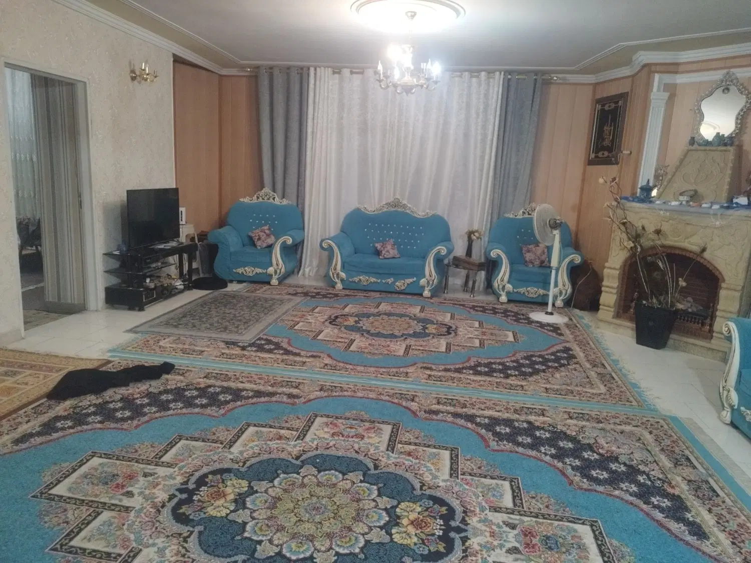 آپارتمان  کم واحد سه خوابه لوکیشن خوب  غرق در نور