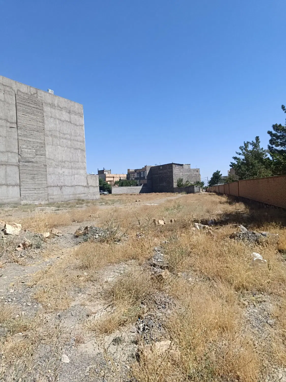 زمین فروشی شریعتی