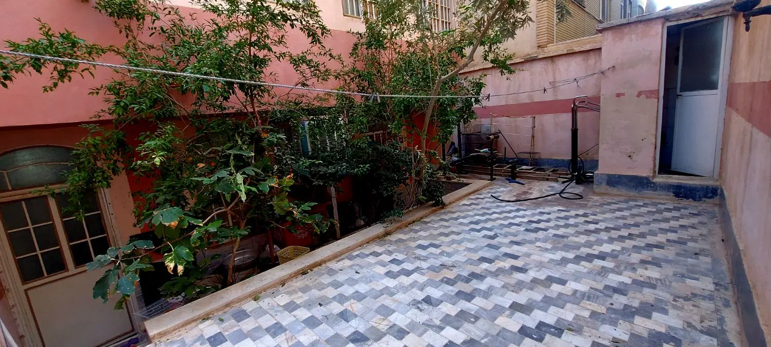 همکف تک خواب حیاط دار