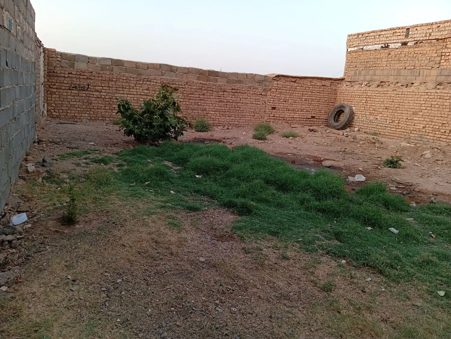 زمین چهار دیواری