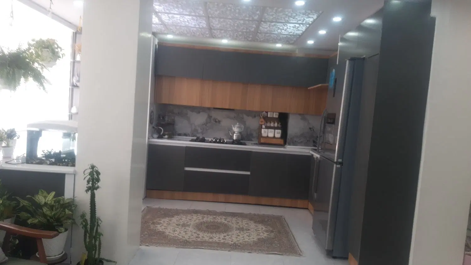 اپارتمان ۹۰متری کوه نور ..سازه بتن فول  امکانات