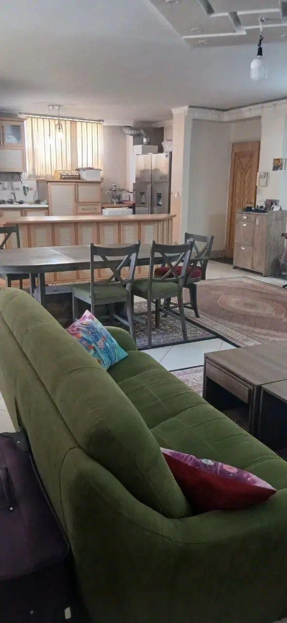 فروش آپارتمان سه خوابه با حیاط خلوت پر نور