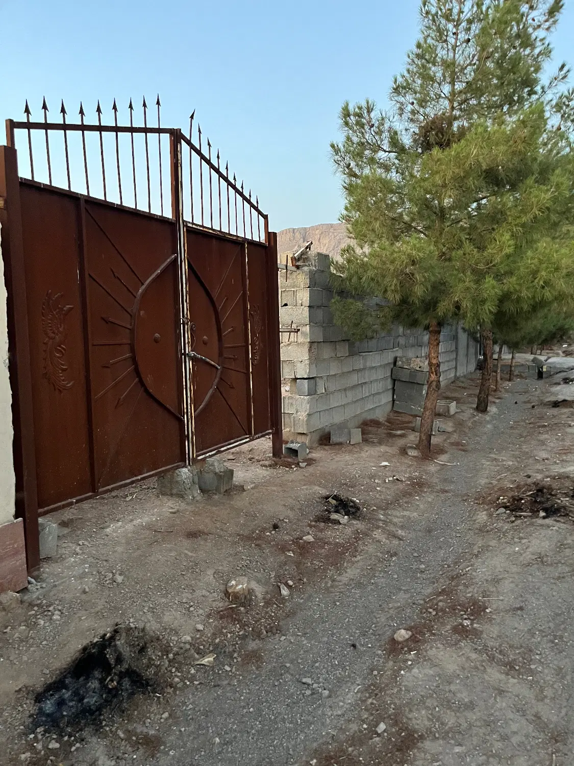 زمین چهار دیواری