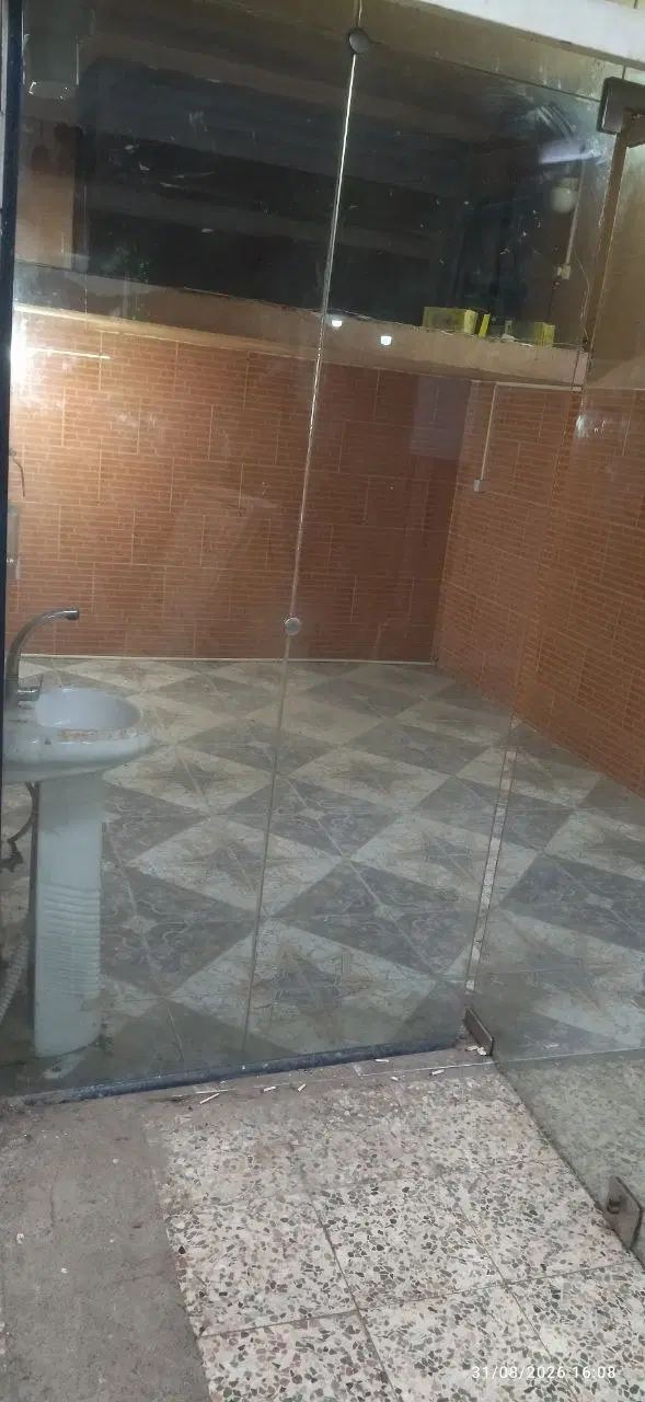 مغازه تجاری واقع در سه‌راهی رستم‌آباد، پاساژ وحدت