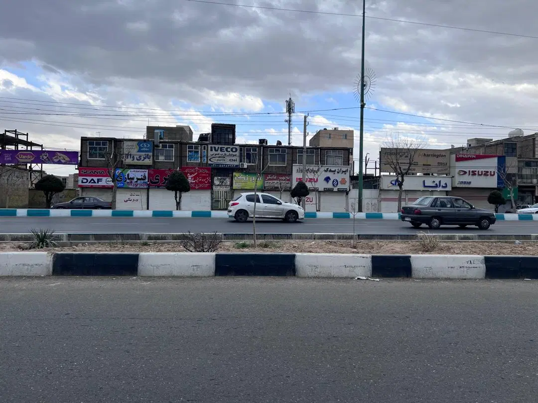 ۲۵ متر مغازه شاتره برِ جاده ساوه