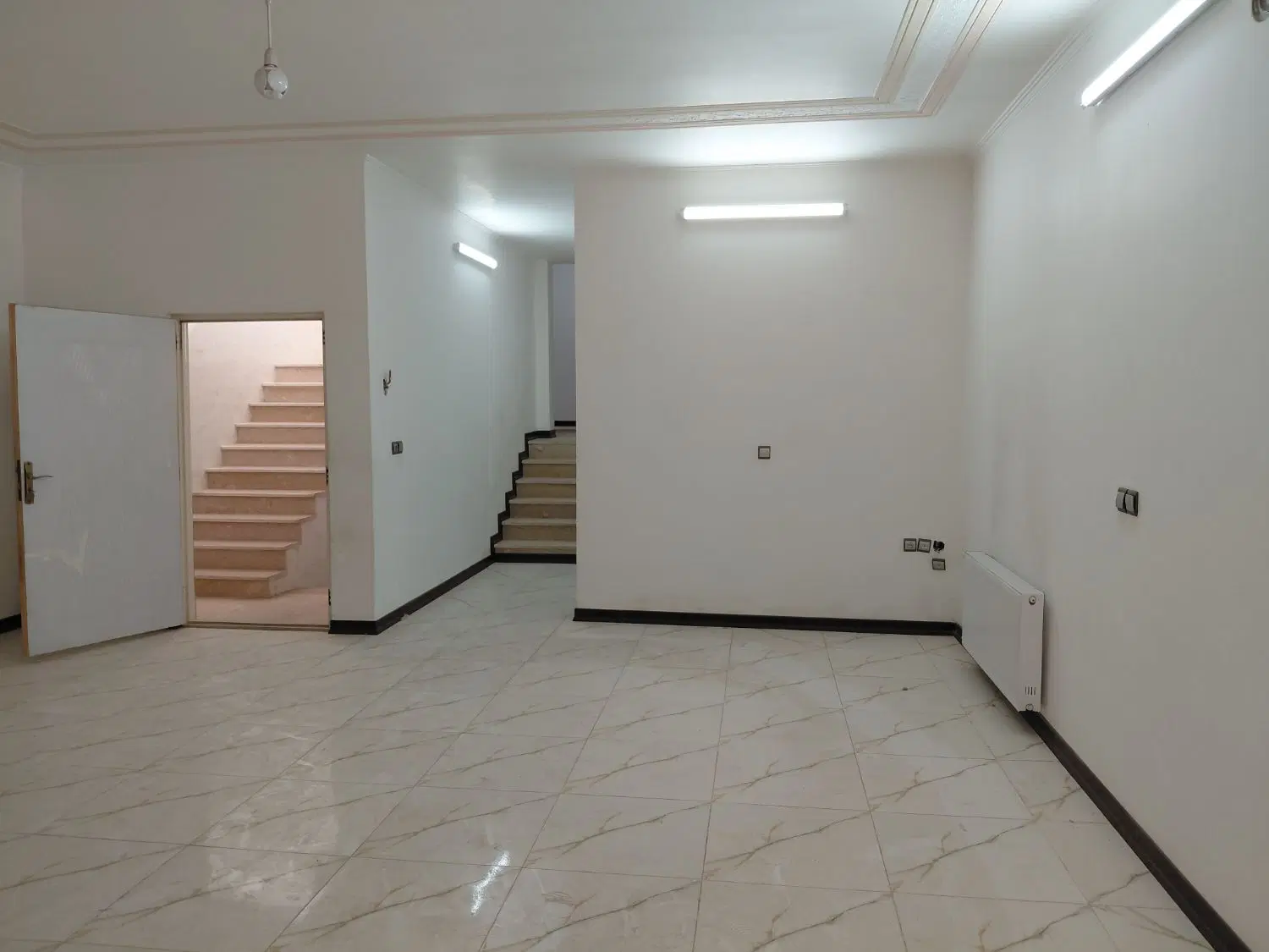 خانه دوطبقه۱۲۰متری بلوار استقلال شرایطی