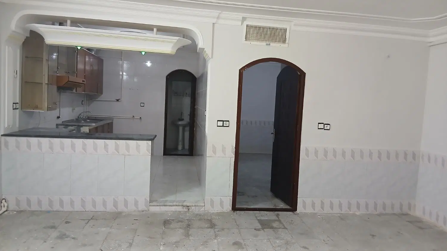 خانه‌ فروشی‌ در‌ چهکند