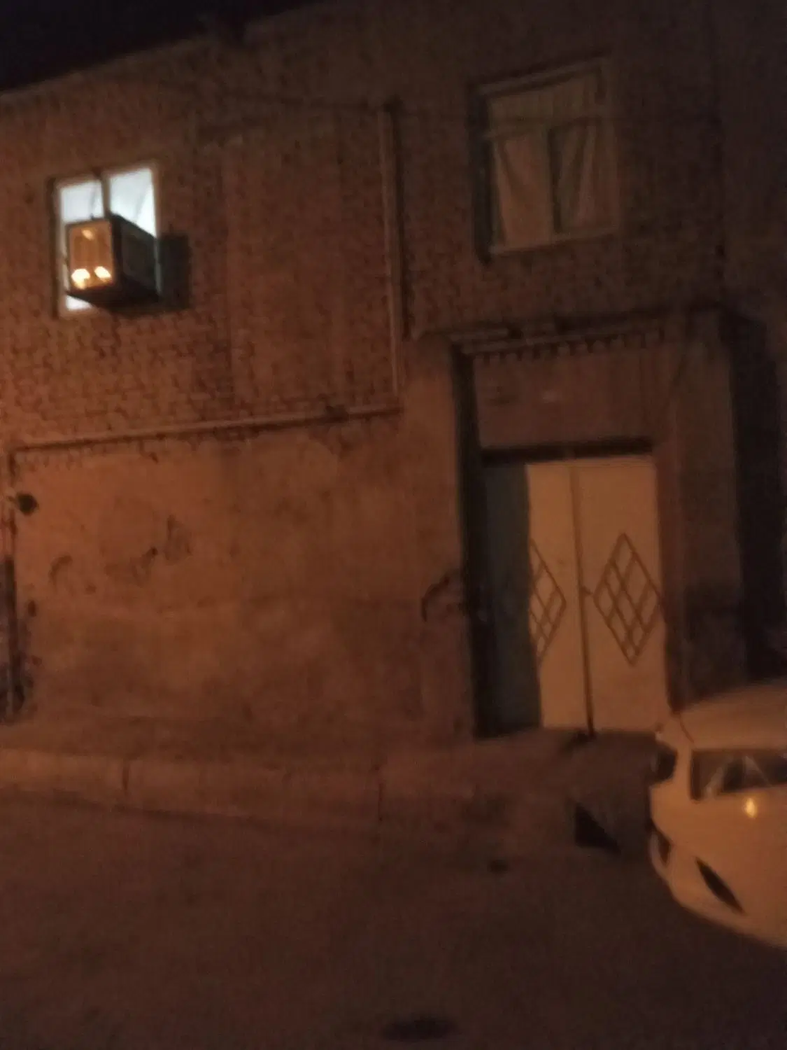 خانه کلنگلی۱۸۰مترزمین سرویر