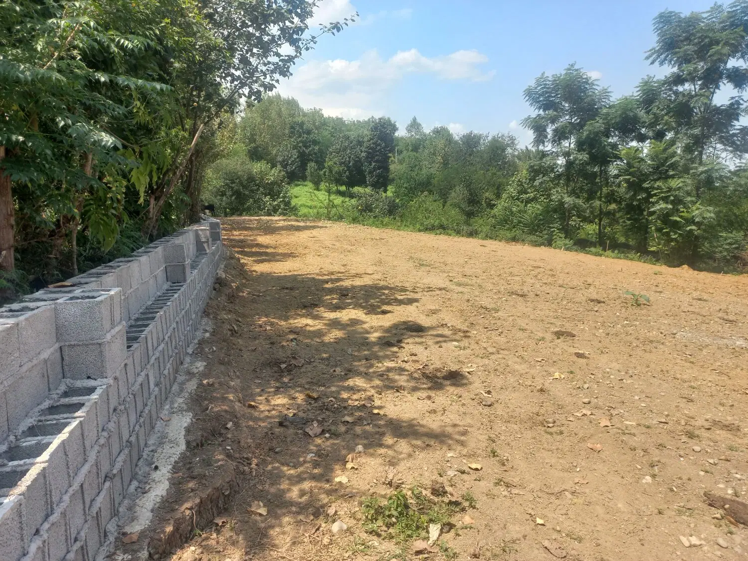 باغی مسکونی  در دل طبیعت  ۲۰۰۰ متر.